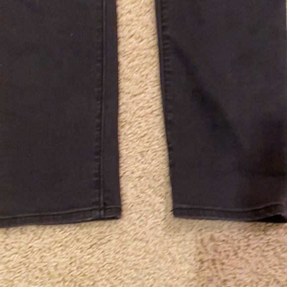 Ann Taylor LOFT Relaxed Skinny BLACK jeans. Size 27/4-Distressed stretchy fabric - Picture 6 of 10